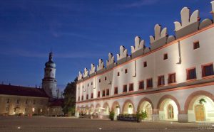 Nové Město nad Metují - večer na náměstí