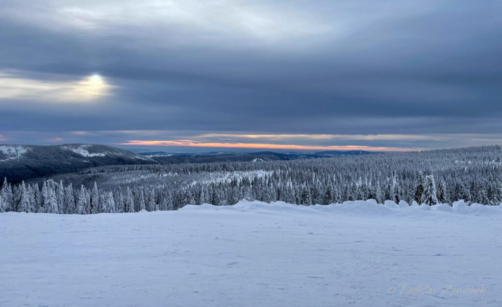 Vosecká bouda v zimě - čekání na západ slunce