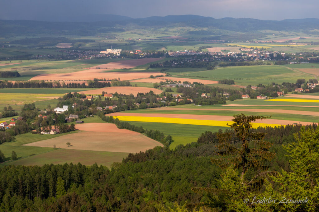 Broumovské stěny - Výhled směrem k Broumovu