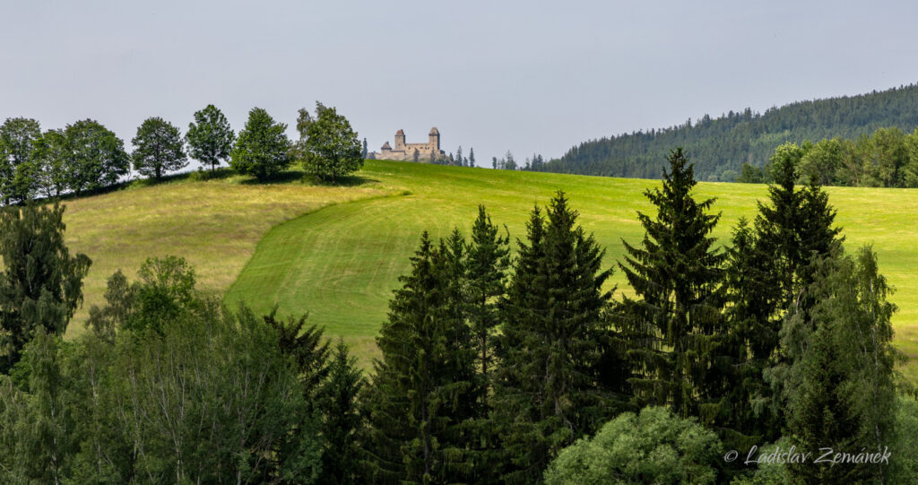 Krajina u Kašperských hor a výhled na Kašperk