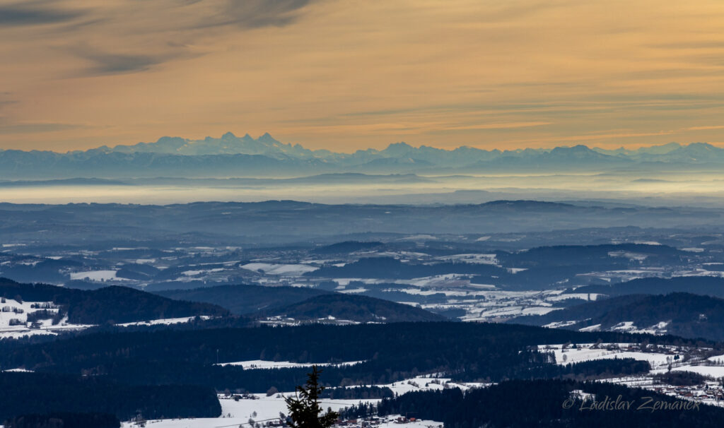 Luzný - výhled na Alpy před západem slunce