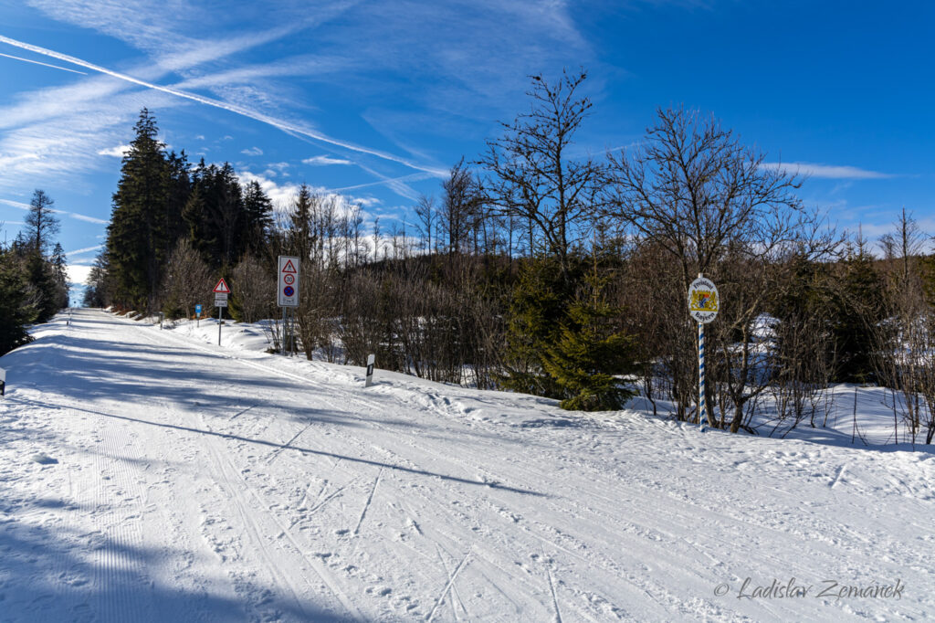 Bavorský les - zasněžená cesta do Finsterau