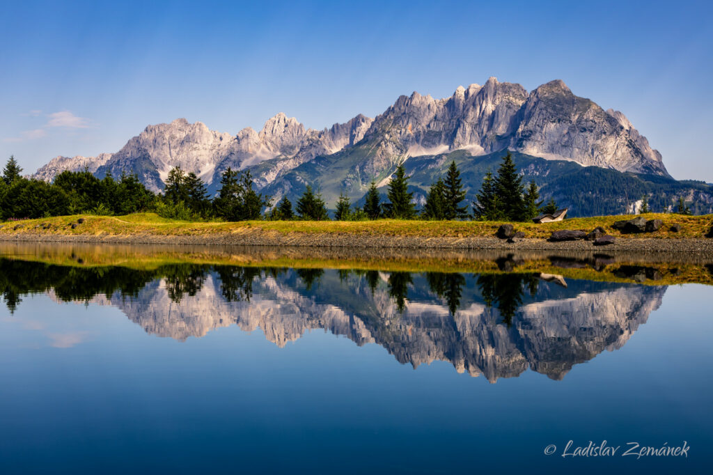 Kaisergebirge a odraz na Schlosserbergsee