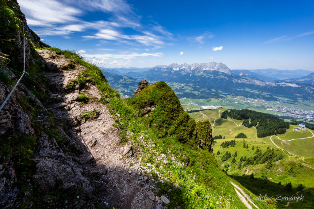 cesta na Kitzbüheler Horn - pěšina jištěná lanem