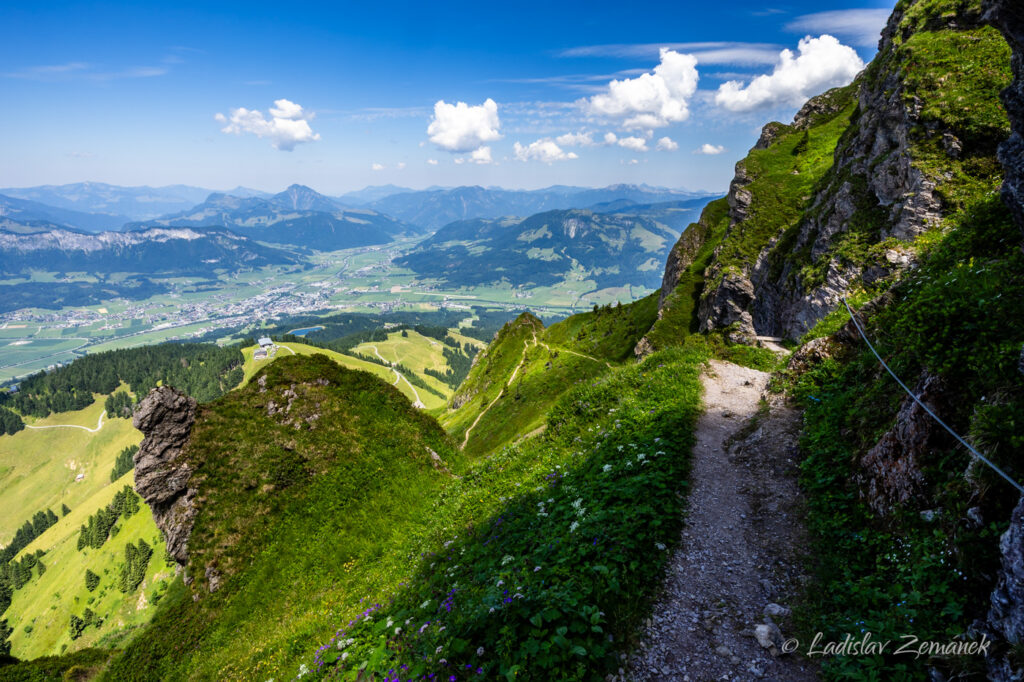 cesta na Kitzbüheler Horn - pěšina jištěná lanem