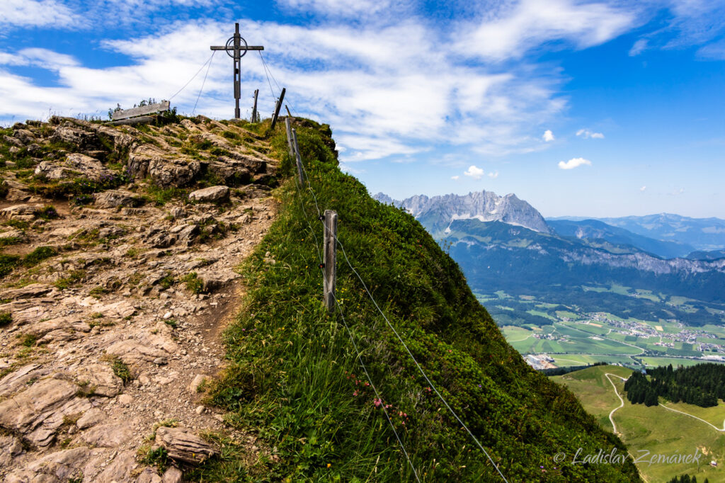 Kitzbüheler Horn - kříž pod vrcholem