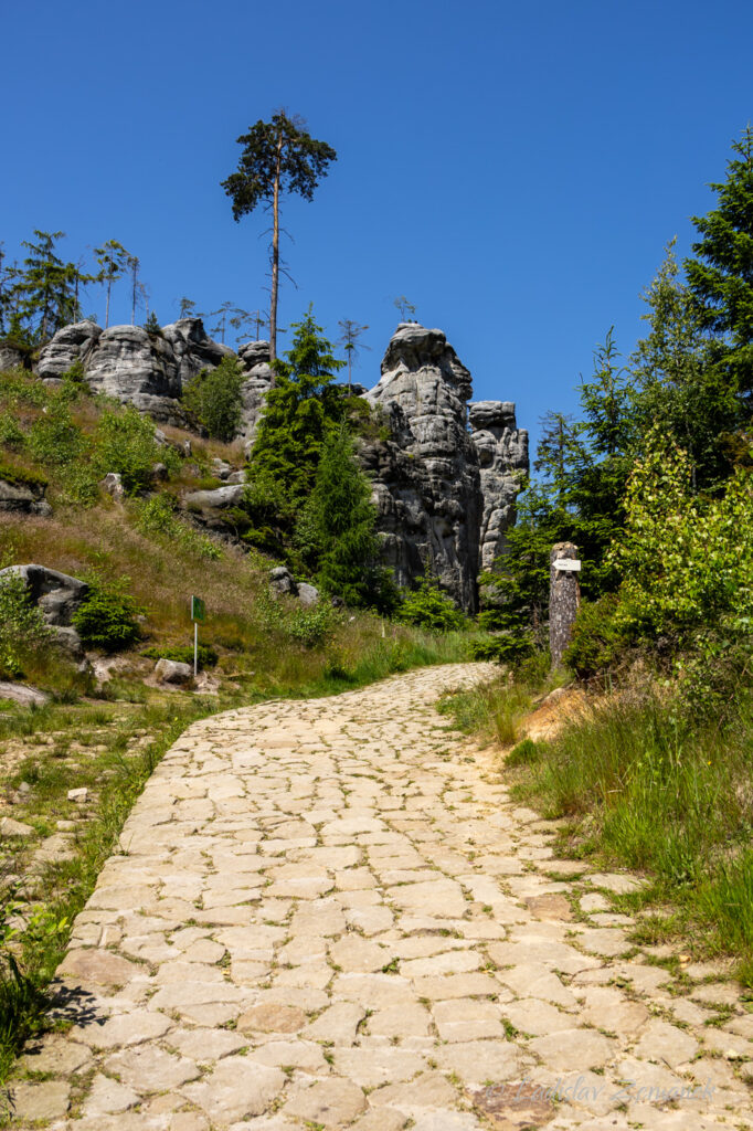 Stolov&aacute; hora - skaln&iacute; město Osta&scaron;