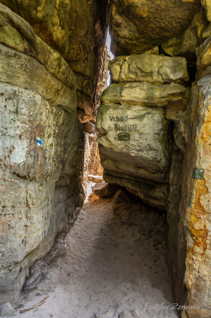 Stolov&aacute; hora - skaln&iacute; město Osta&scaron;