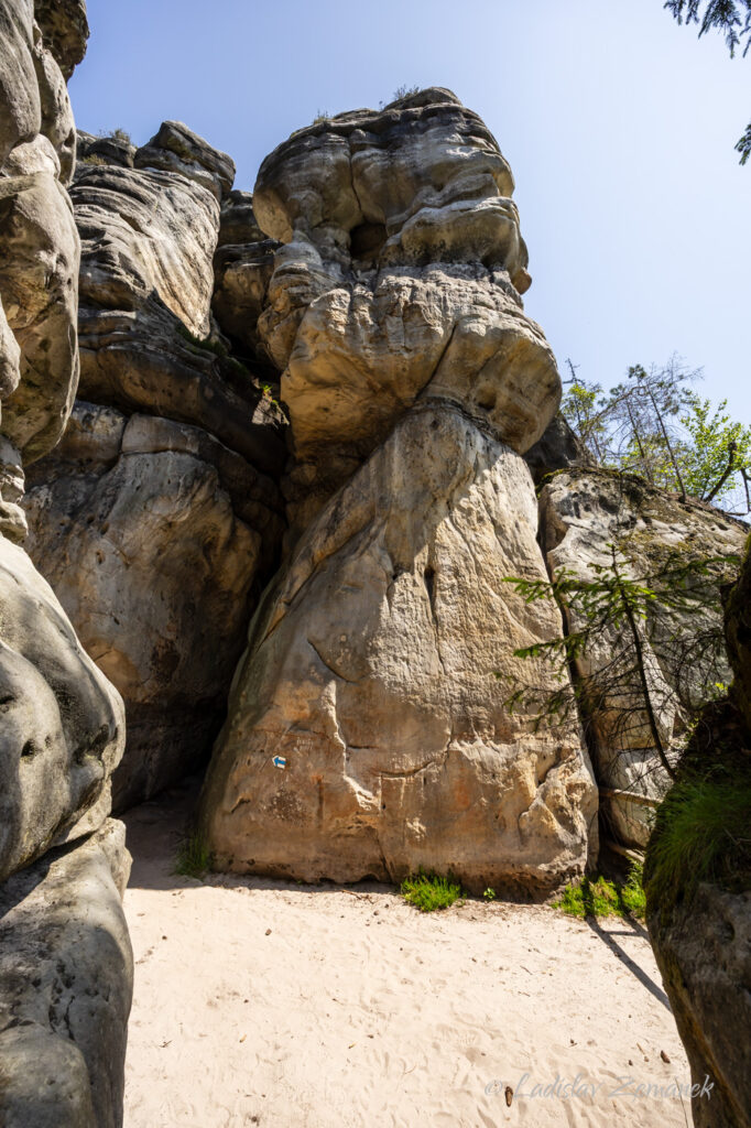 Stolov&aacute; hora - skaln&iacute; město Osta&scaron;