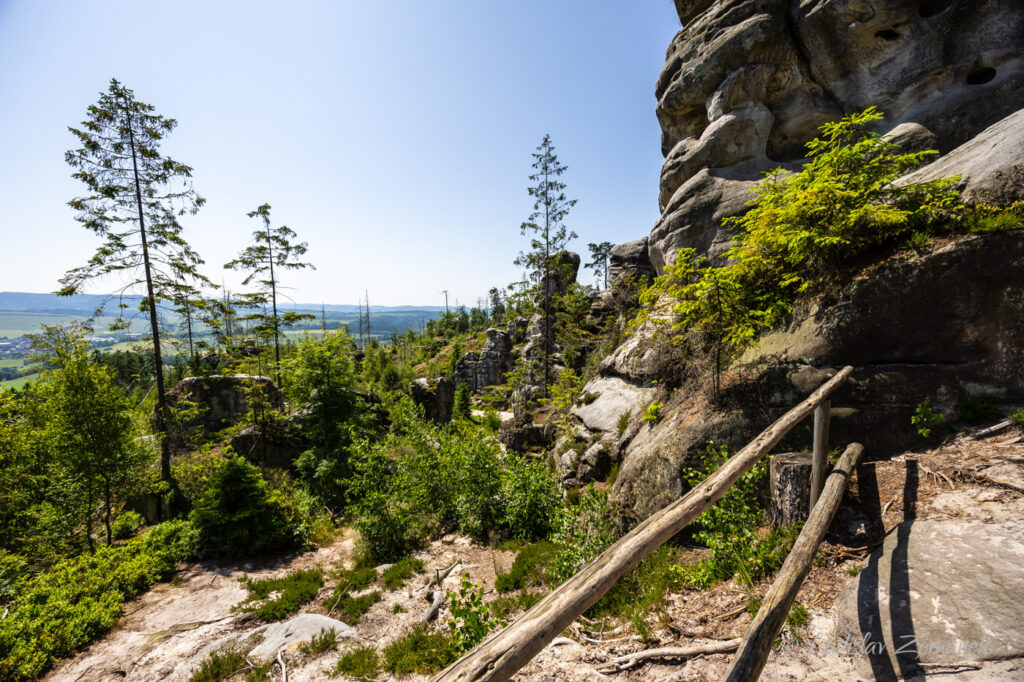 Stolov&aacute; hora - skaln&iacute; město Osta&scaron;
