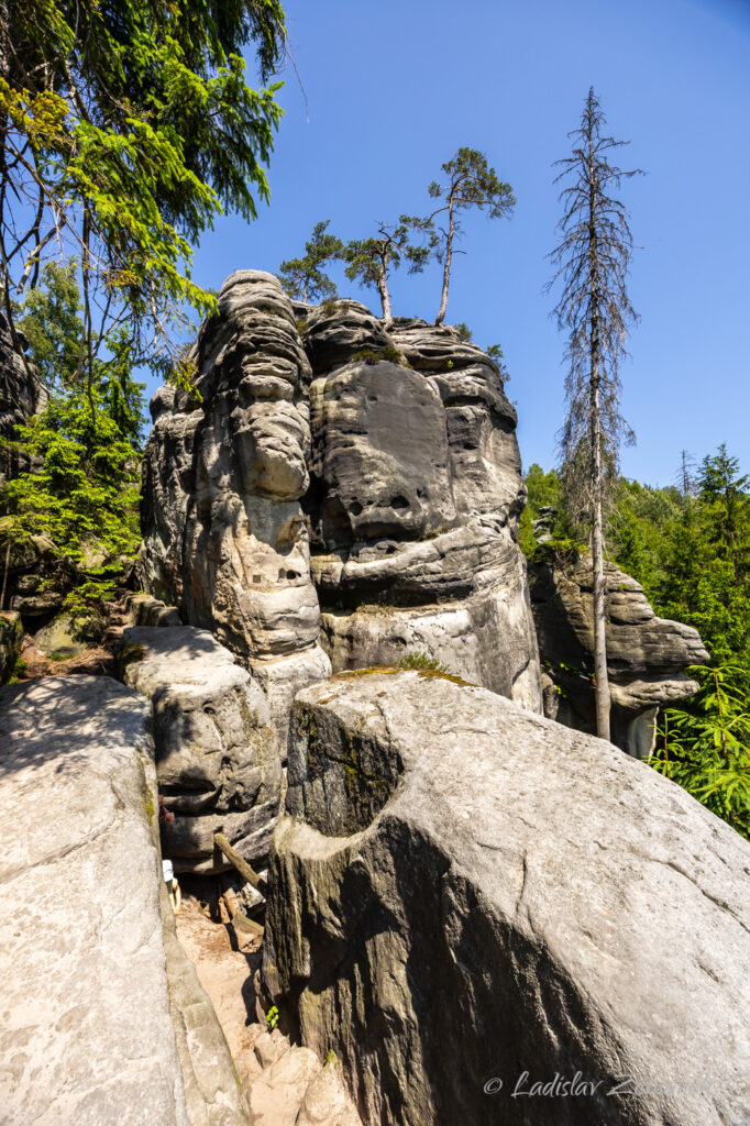 Stolov&aacute; hora - skaln&iacute; město Osta&scaron;