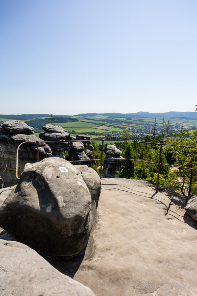 Stolov&aacute; hora - skaln&iacute; město Osta&scaron;