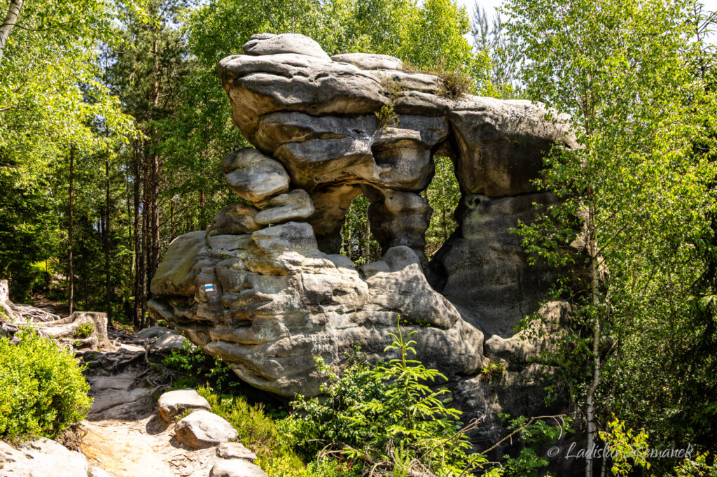 Stolov&aacute; hora - skaln&iacute; město Osta&scaron;
