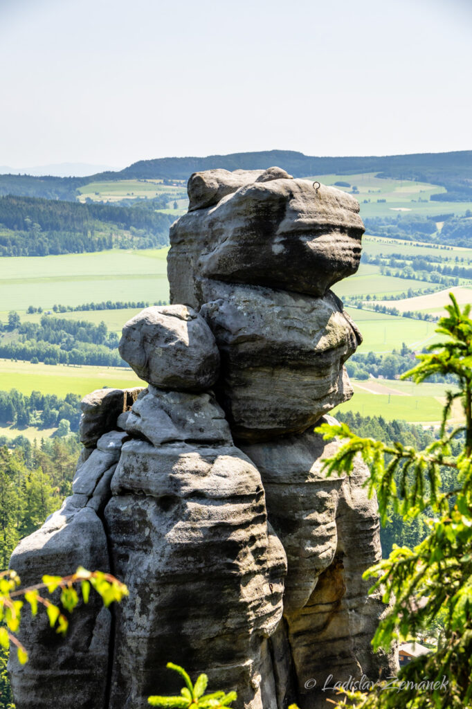 Stolov&aacute; hora - skaln&iacute; město Osta&scaron;