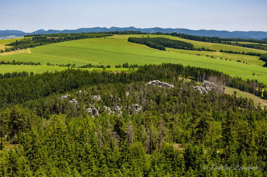 Stolov&aacute; hora - skaln&iacute; město Osta&scaron; - v&yacute;hled