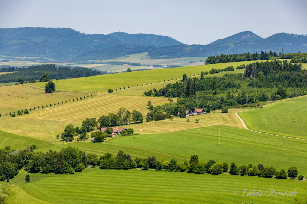 Stolov&aacute; hora - skaln&iacute; město Osta&scaron; - v&yacute;hled