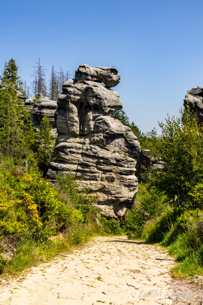 Stolov&aacute; hora - skaln&iacute; město Osta&scaron;
