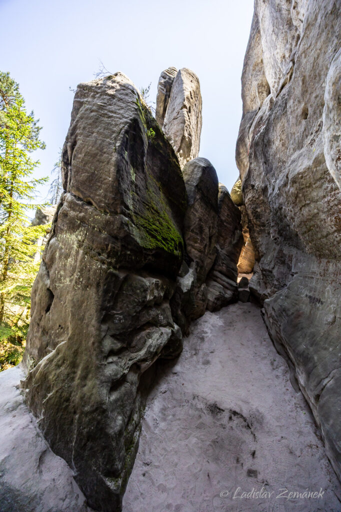 Stolov&aacute; hora - skaln&iacute; město Osta&scaron; - Kočič&iacute; hrad