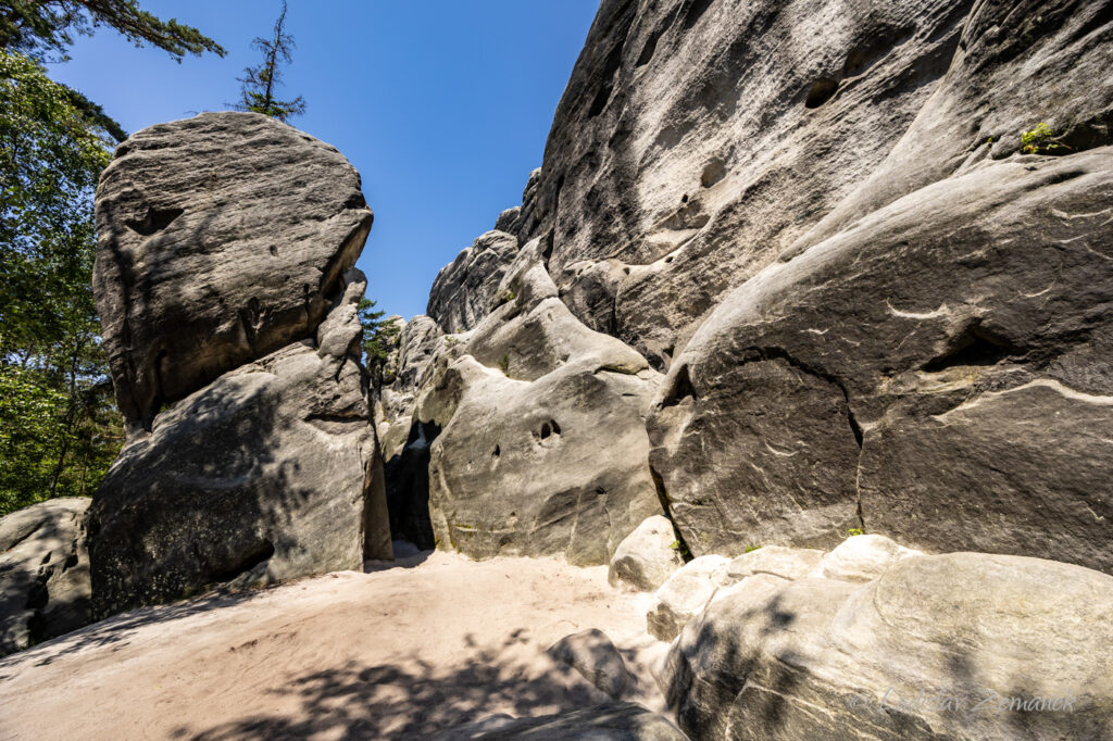 Stolov&aacute; hora - skaln&iacute; město Osta&scaron; - Kočič&iacute; hrad