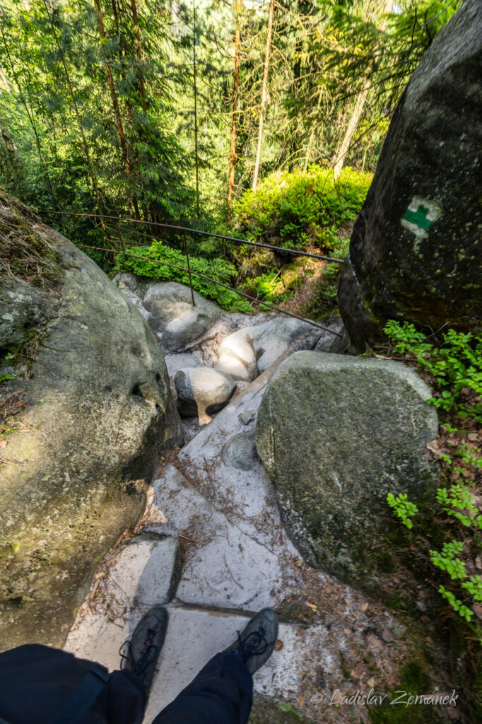 Stolov&aacute; hora - skaln&iacute; město Osta&scaron; - Sluj Česk&yacute;ch bratř&iacute;