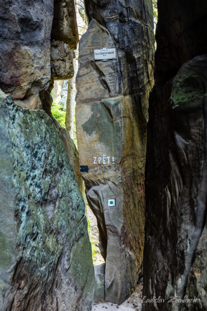 Stolov&aacute; hora - skaln&iacute; město Osta&scaron; - Sluj Česk&yacute;ch bratř&iacute;