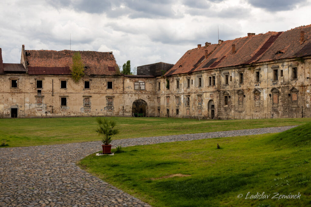 Z&aacute;mek Z&aacute;kupy - neopraven&aacute; č&aacute;st