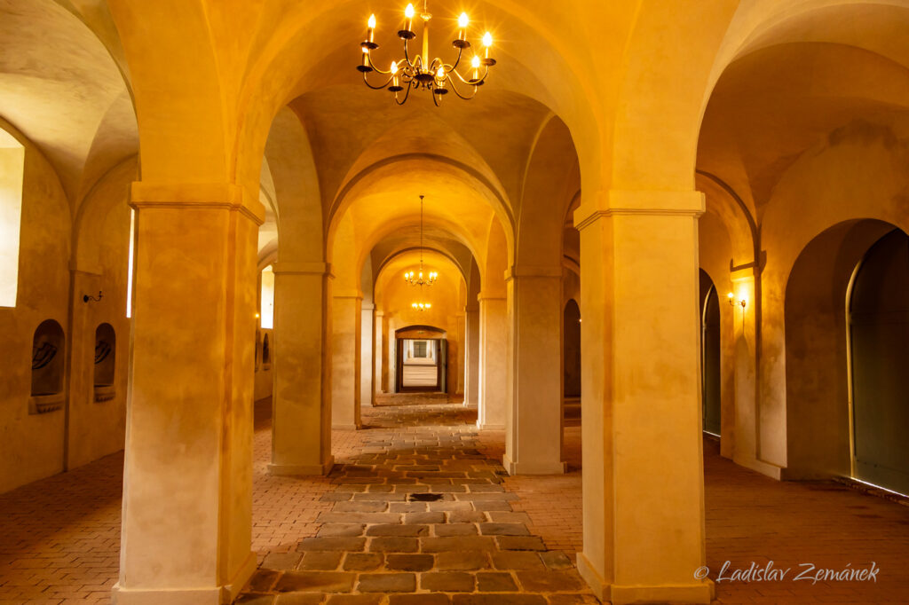 Z&aacute;mek Z&aacute;kupy