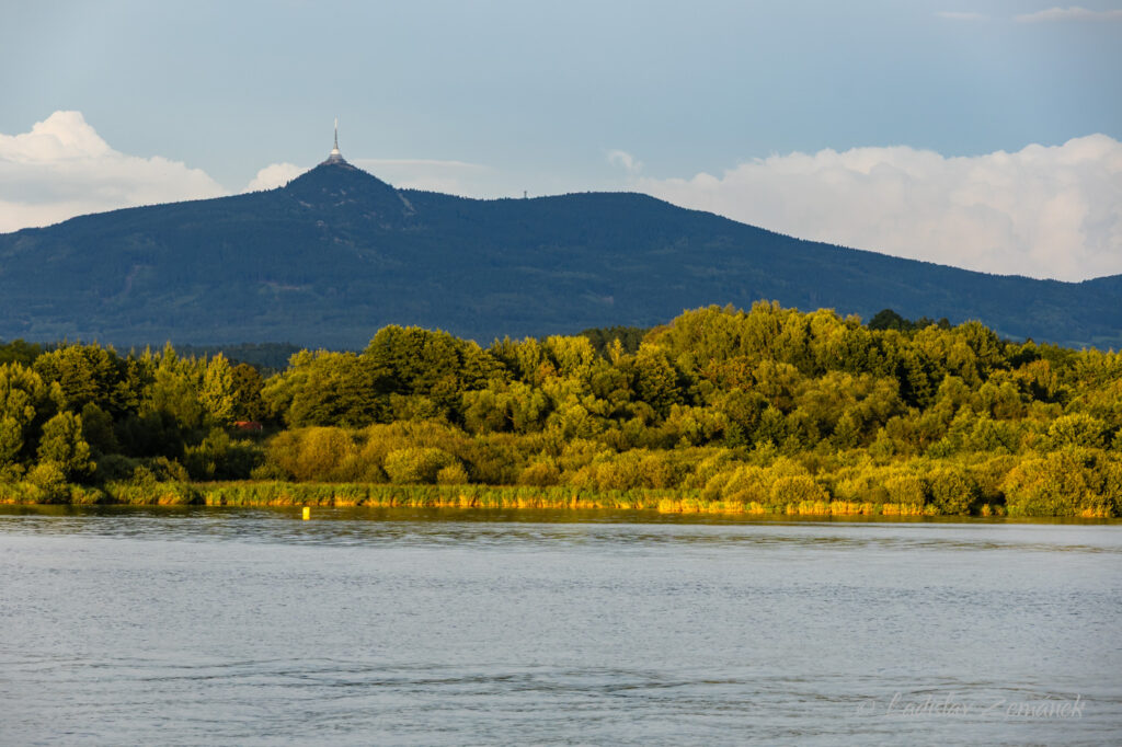 Hamersk&eacute; jezero a Je&scaron;těd