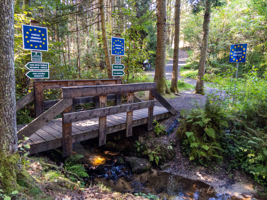 Hranice - jižně od Nov&eacute; Bystřice