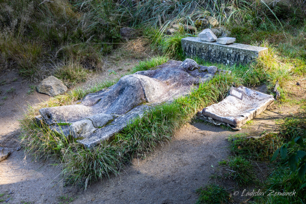 Kaproun - pomn&iacute;k J&aacute;ry Cimrmana