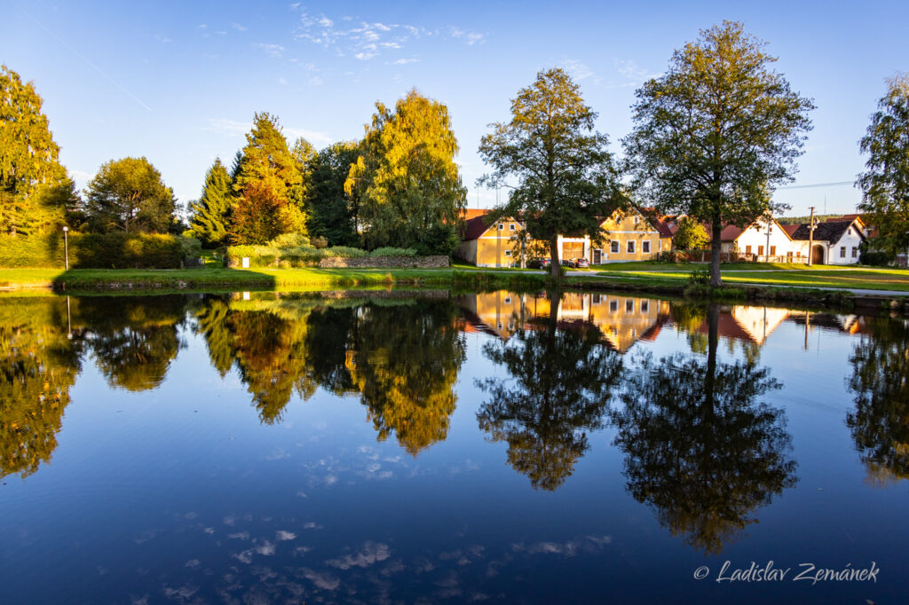 Sedlo - podvečern&iacute; zrcadlen&iacute;