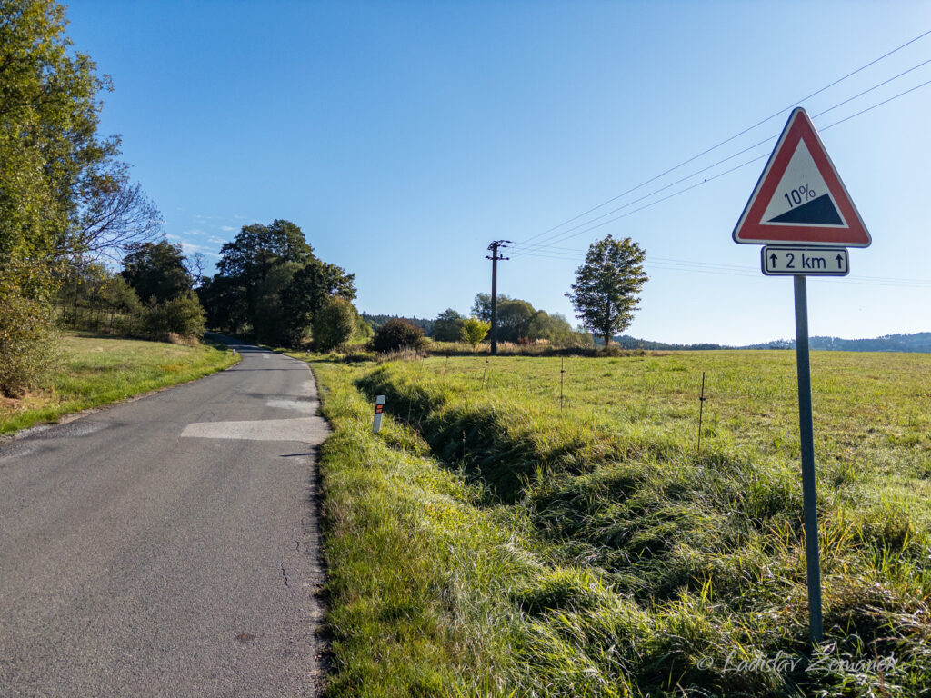 Star&eacute; Město pod Land&scaron;tejnem - stoup&aacute;n&iacute; nad město
