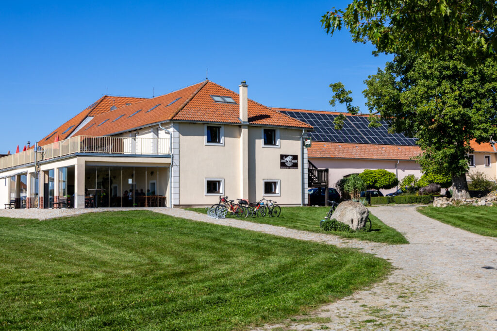 Rožnov - bizon&iacute; farma