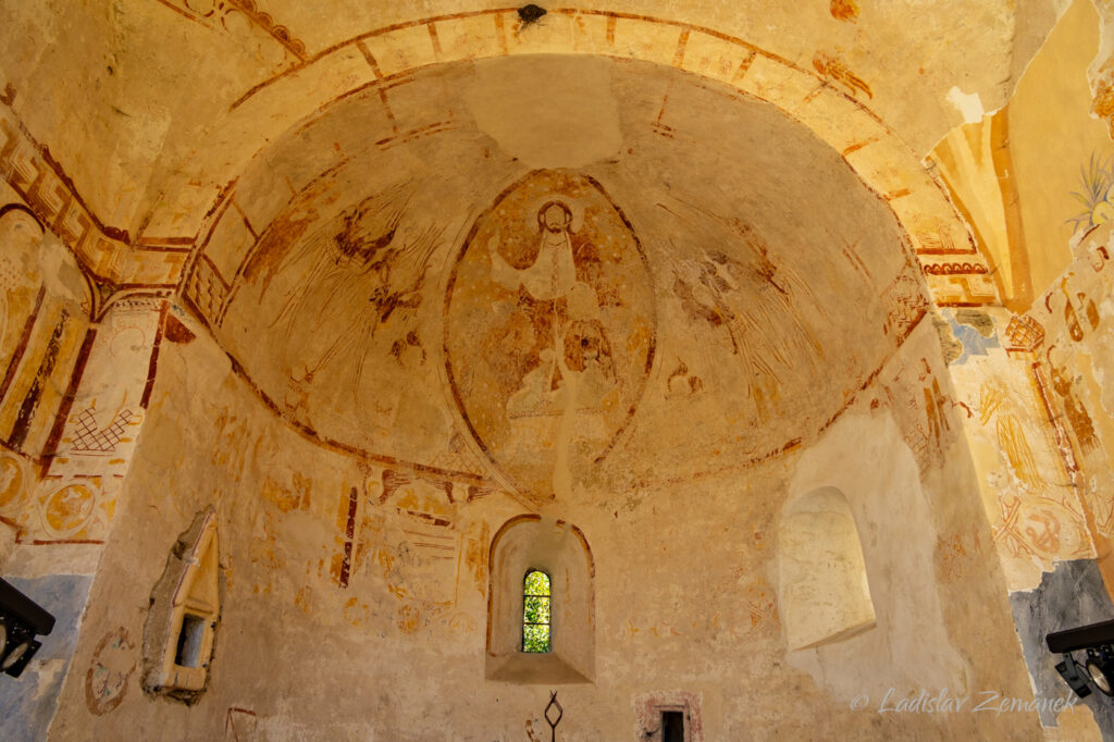 Kostel sv. Jana Křtitele (zbytky) pod Land&scaron;tejnem