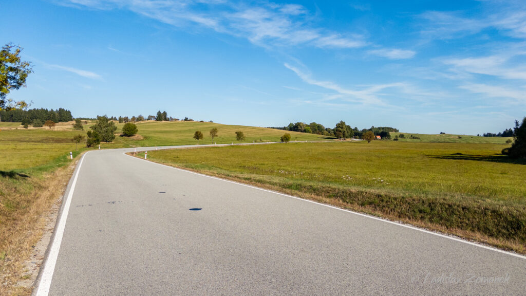silnice z Land&scaron;tejna do Kl&aacute;&scaron;tera