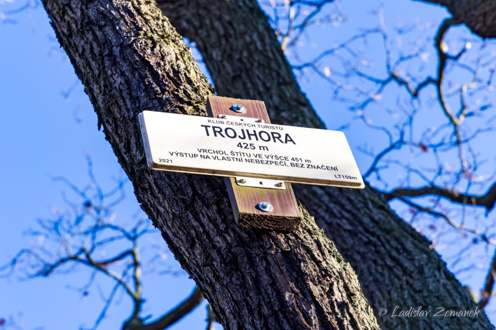 Trojhora - vrchol je špatně přístupný a na vlastní nebezpečí Trojhora - vrchol je špatně přístupný a na vlastní nebezpečí